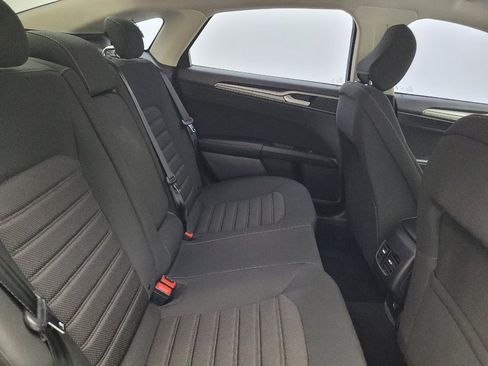 Used 2020 Ford Fusion SE FWD image 19