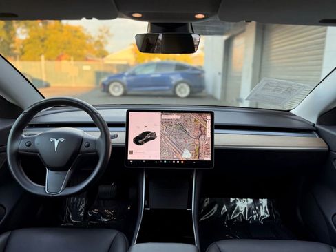 Used 2018 Tesla Model 3 Mid Range image 12