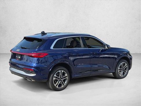 Certified 2025 Audi Q5 Premium w/ 19" Wheel Package AWD/4WD image 5