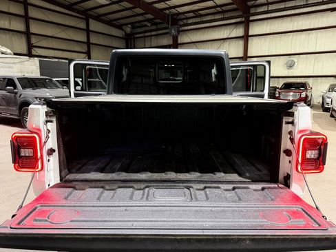 Used 2020 Jeep Gladiator Overland image 19