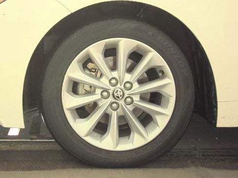 Used 2022 Toyota Corolla XLE image 13