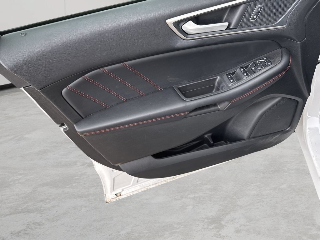 Used 2023 Ford Edge ST-Line AWD/4WD image 9