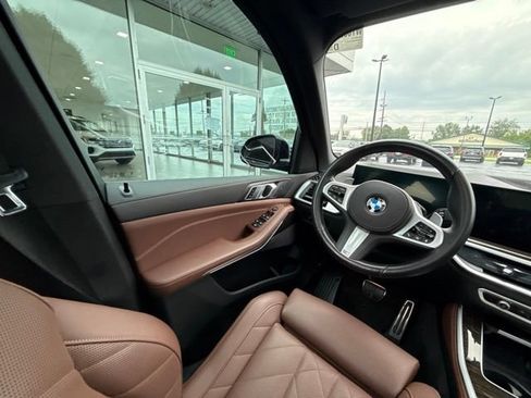 Used 2025 BMW X5 xDrive40i w/ M Sport Package AWD/4WD image 19