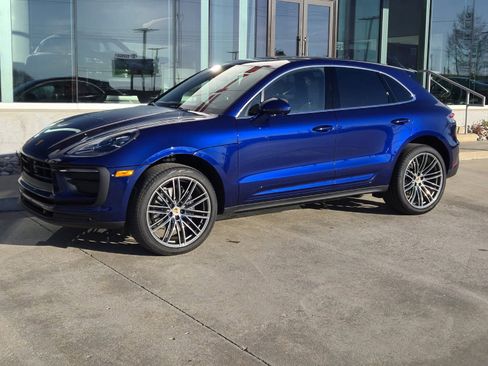 Certified 2025 Porsche Macan image 1