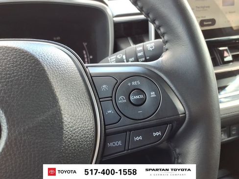 Used 2025 Toyota Corolla Cross XLE AWD/4WD image 19