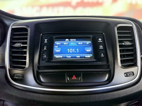 Used 2015 Chrysler 200 Limited image 28