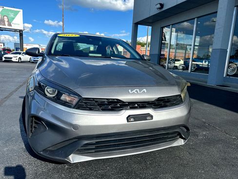 Used 2022 Kia Forte LXS w/ LXS Technology Package image 4