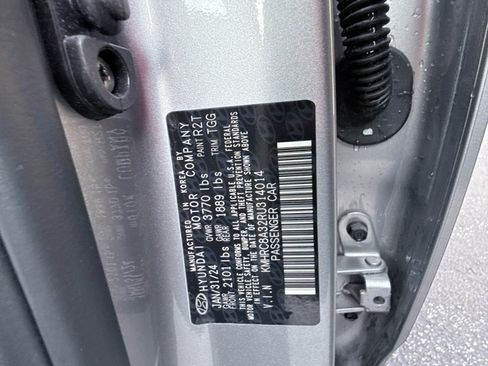 Used 2024 Hyundai Venue SEL image 19