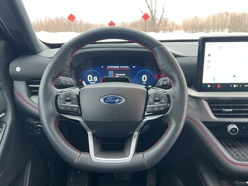 Used 2025 Ford Explorer ST-Line w/ Premium Package image 32