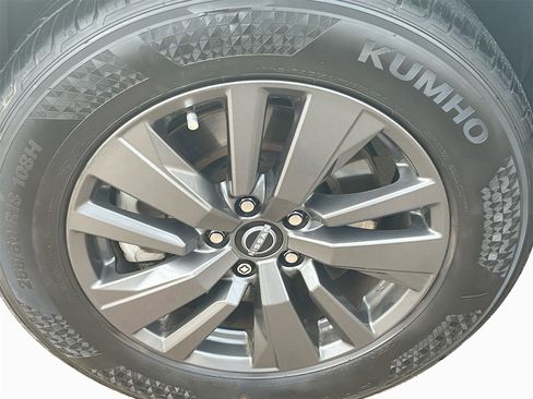 Used 2022 Nissan Pathfinder SV w/ SV Premium Package image 32