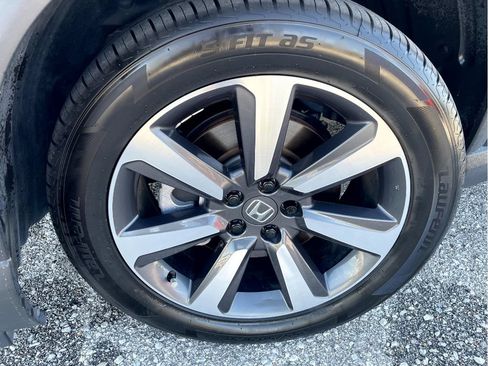 Used 2023 Honda Pilot Touring image 6