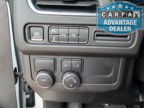 Certified 2024 Chevrolet Suburban LT RWD image 19