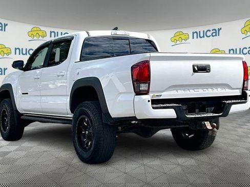 Used 2018 Toyota Tacoma TRD Off-Road w/ Technology Package AWD/4WD image 2