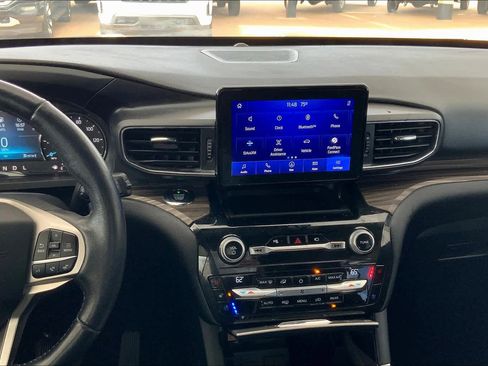 Used 2021 Ford Explorer Limited w/ Equipment Group 301A image 6