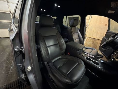 Used 2023 Chevrolet Traverse LT w/ Rear Camera Mirror Package image 26