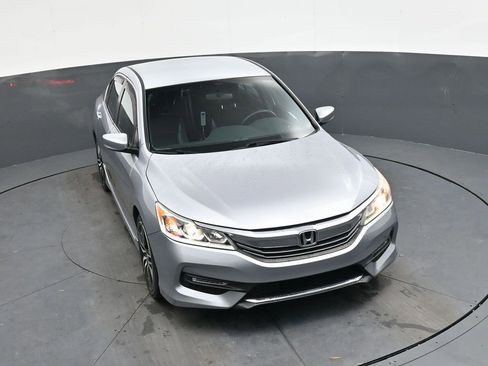 Used 2017 Honda Accord Sport image 24