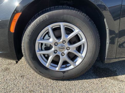 Used 2023 Chrysler Pacifica Touring-L image 20