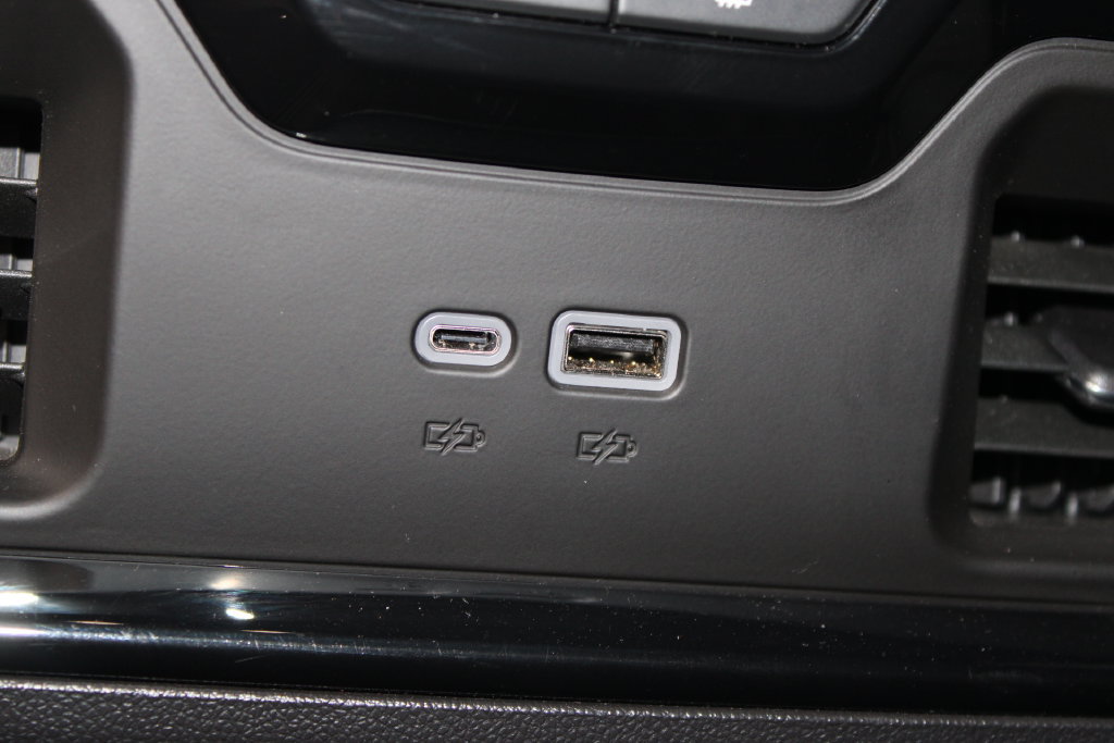 Used 2025 GMC Sierra 1500 AT4 w/ AT4 Premium Package AWD/4WD image 59