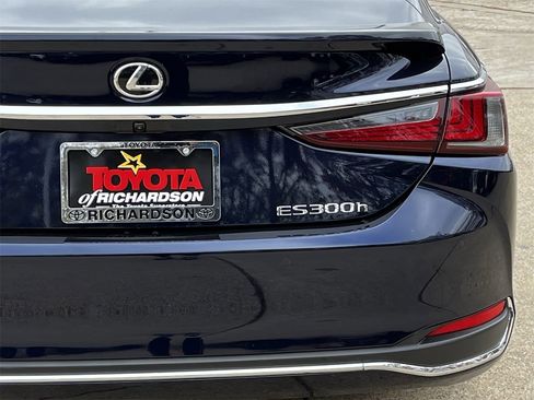 Used 2025 Lexus ES 300h w/ Premium Package image 6