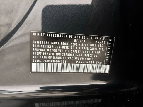 Used 2016 Volkswagen Golf image 27