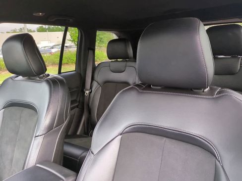 Used 2025 Jeep Grand Cherokee Altitude image 8