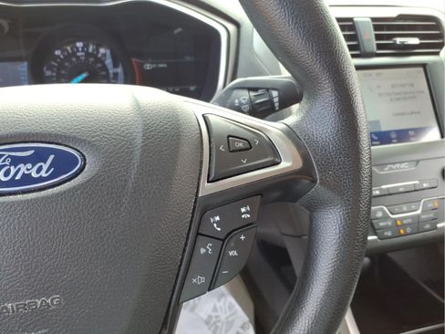 Used 2020 Ford Fusion SE FWD image 15