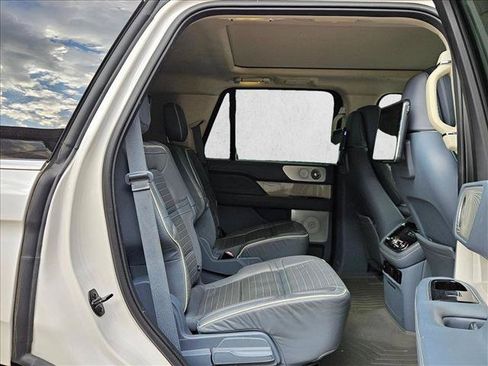 Used 2019 Lincoln Navigator Black Label AWD/4WD image 16