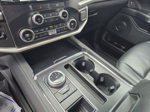 Used 2022 Ford Expedition XLT image 11