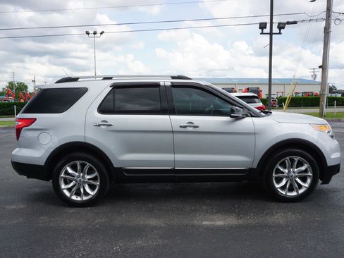 Used 2014 Ford Explorer XLT w/ Equipment Group 202A FWD image 4