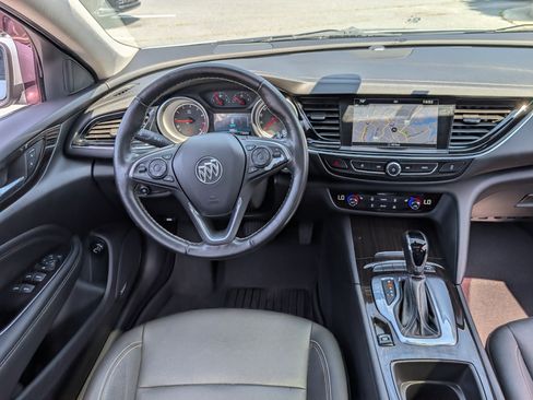 Used 2018 Buick Regal Essence w/ Driver Confidence Package #1 AWD/4WD image 17
