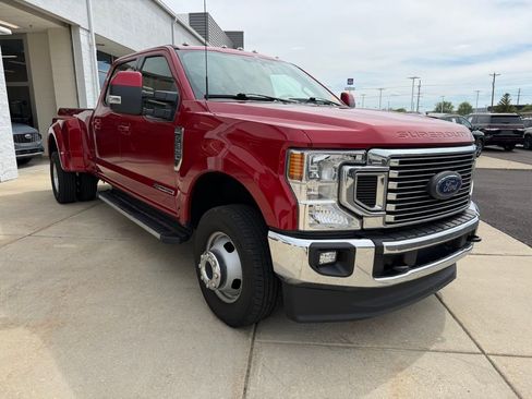 Used 2022 Ford F350 Lariat w/ Lariat Value Package image 3