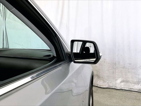 Used 2021 Chevrolet Traverse LT FWD image 11