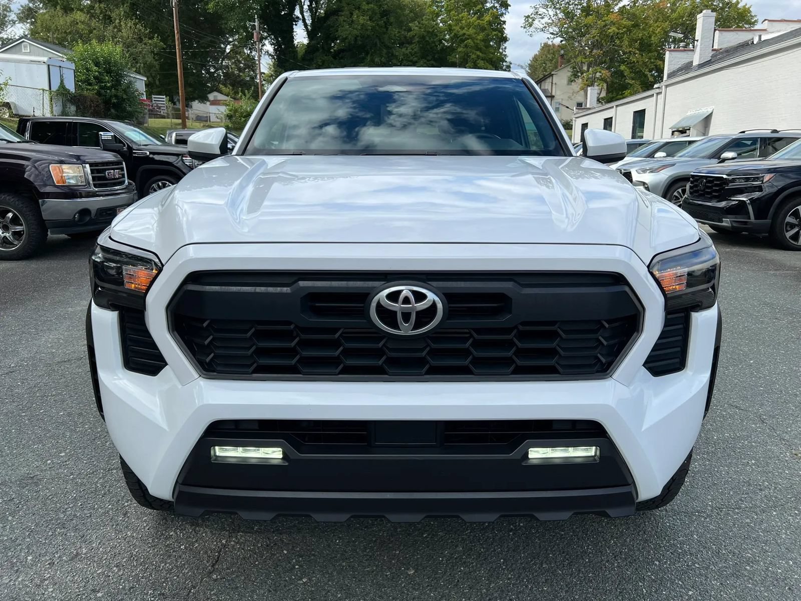 Used 2025 Toyota Tacoma TRD Off-Road AWD/4WD image 2