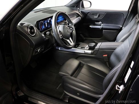 Used 2020 Mercedes-Benz GLB 250 GLB 250 4MATIC SUV w/ Premium Package image 12