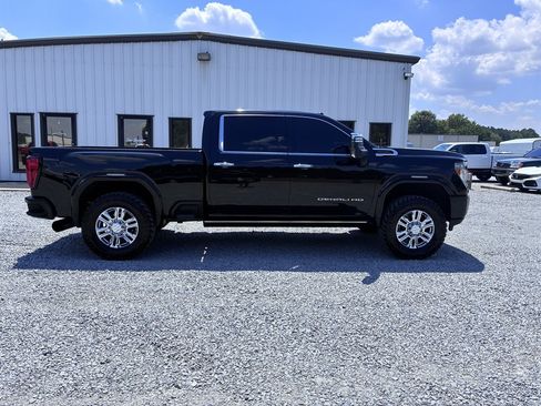 Used 2022 GMC Sierra 2500 Denali w/ Denali Black Diamond Edition AWD/4WD image 4