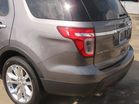 Used 2014 Ford Explorer Limited w/ Equipment Group 301A FWD image 16