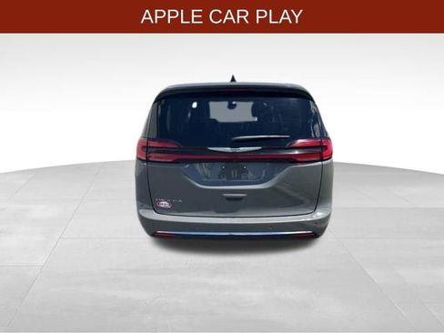 Used 2023 Chrysler Pacifica Touring-L FWD image 6