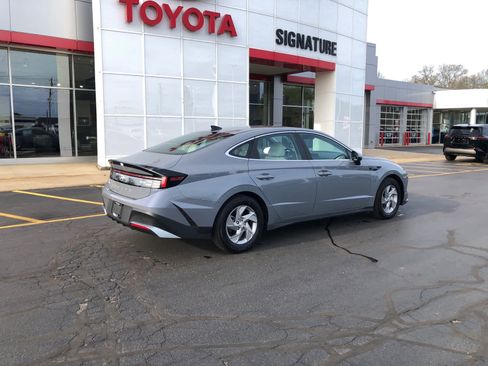 Certified 2025 Hyundai Sonata SE FWD image 2