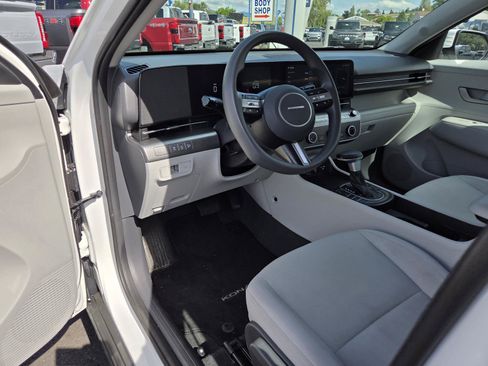 Used 2024 Hyundai Kona SE AWD/4WD image 11