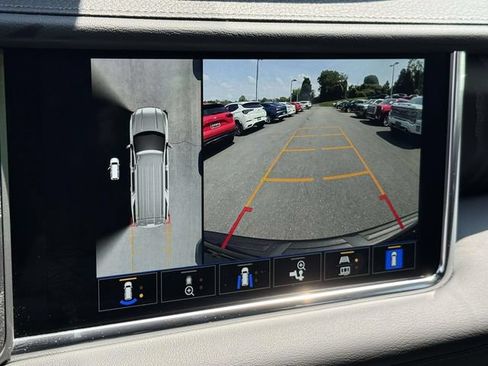 Used 2024 GMC Yukon Denali AWD/4WD image 16