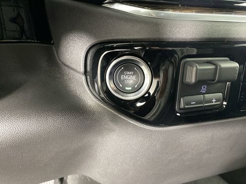 Used 2025 GMC Sierra 1500 Elevation image 18