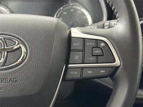 Used 2025 Toyota Highlander XLE AWD/4WD image 20