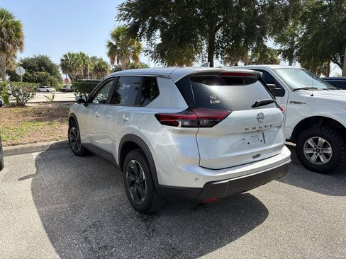 Used 2025 Nissan Rogue SV FWD image 2