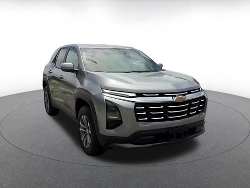Used 2025 Chevrolet Equinox LT FWD image 3
