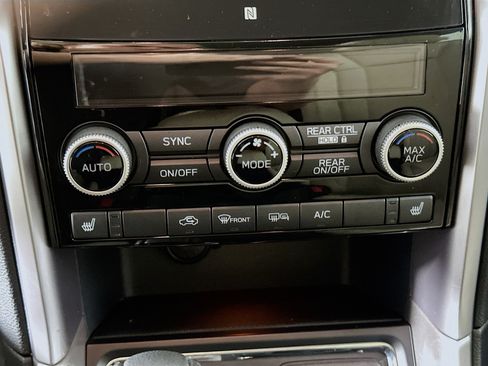 Used 2022 Subaru Ascent Premium w/ Convenience Package AWD/4WD image 23