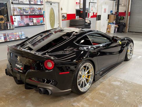 Used 2013 Ferrari F12 Berlinetta image 5