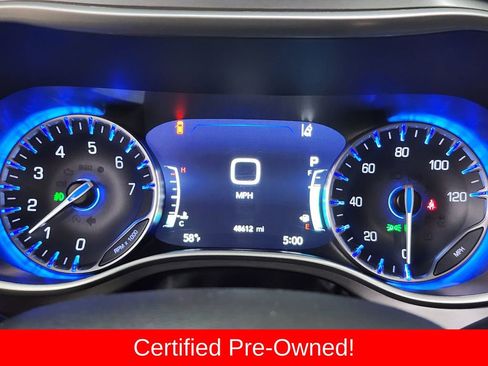 Used 2024 Chrysler Pacifica Touring-L image 15