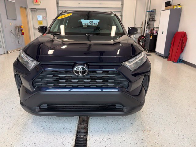 Used 2022 Toyota RAV4 XLE w/ Convenience Package AWD/4WD image 4