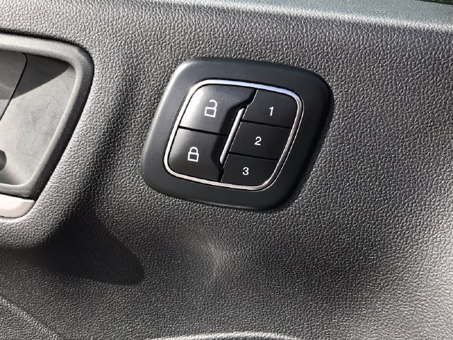 Used 2025 Ford Escape Platinum AWD/4WD image 35