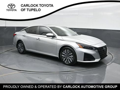 Used 2023 Nissan Altima 2.5 SV w/ SV Premium Package FWD image 6